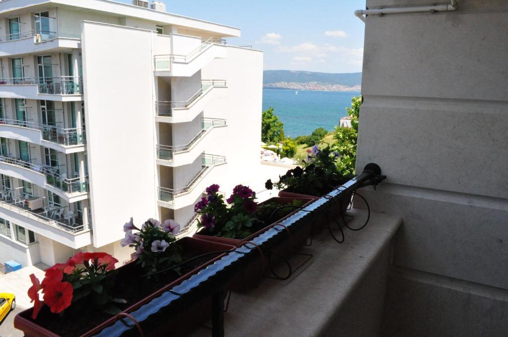 St. George Apartments Nesebar Luaran gambar